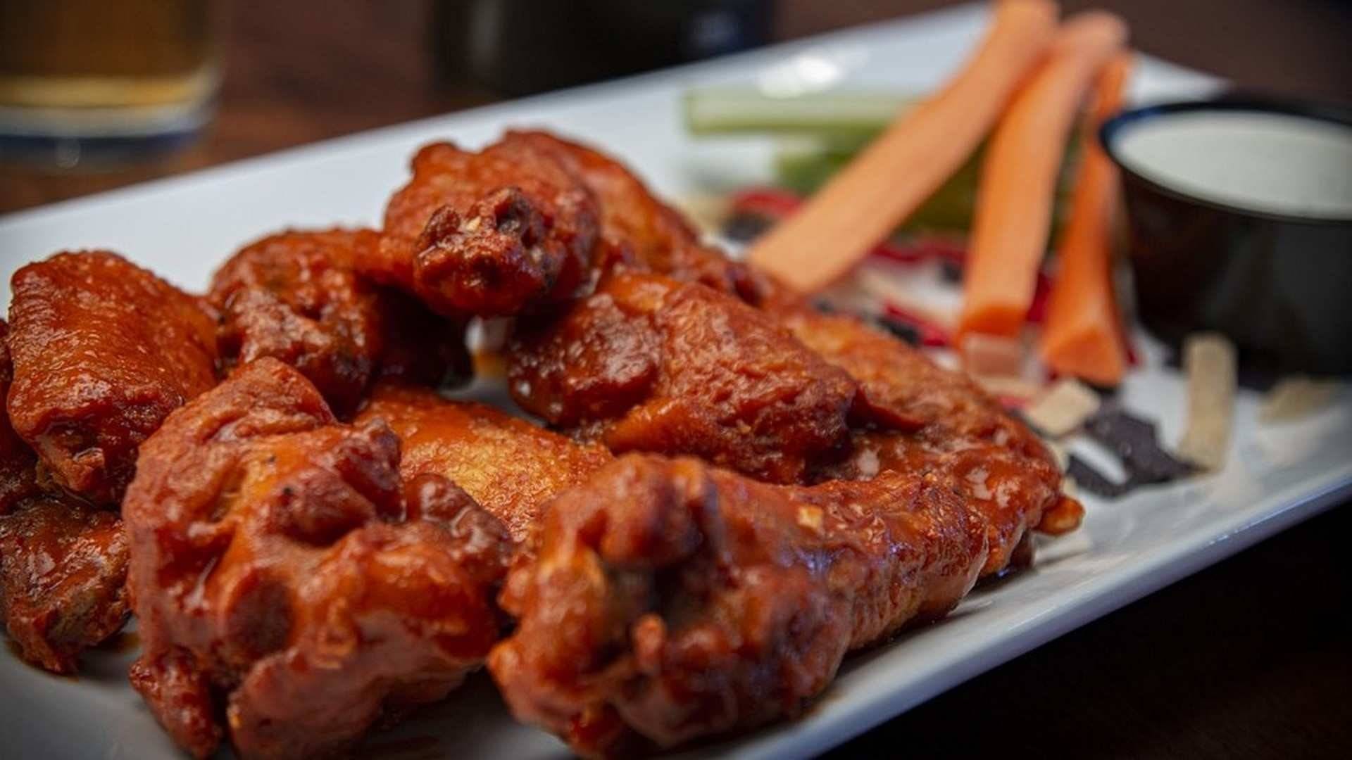 Cómo hacer las auténticas Alitas de pollo "búfalo". Receta paso a paso