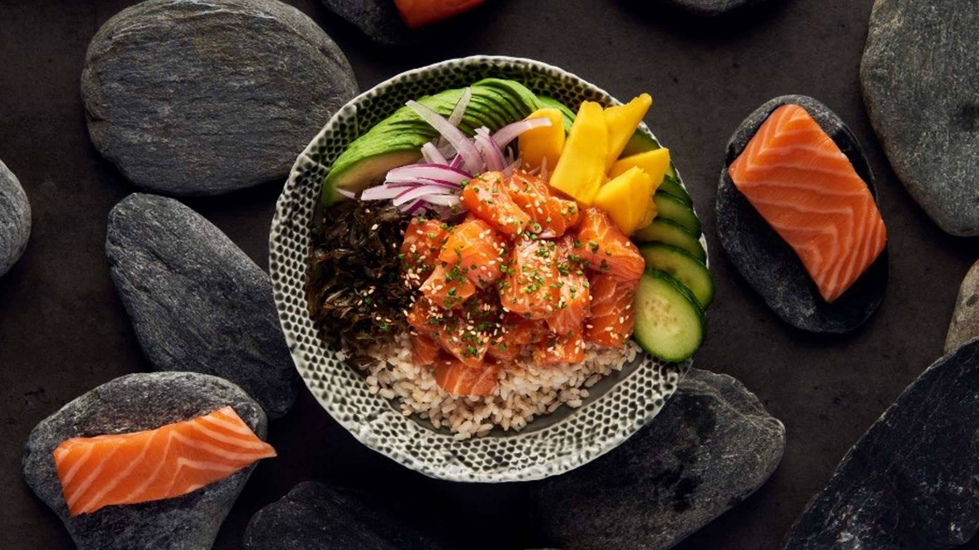 ¿Cómo hacer un Poke de Salmón Noruego? Receta y video paso a paso