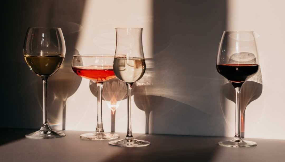 Los vinos tintos deben contener menos de 150 mg/l de sulfitos, y los blancos y rosados menos de 180 mg/l.