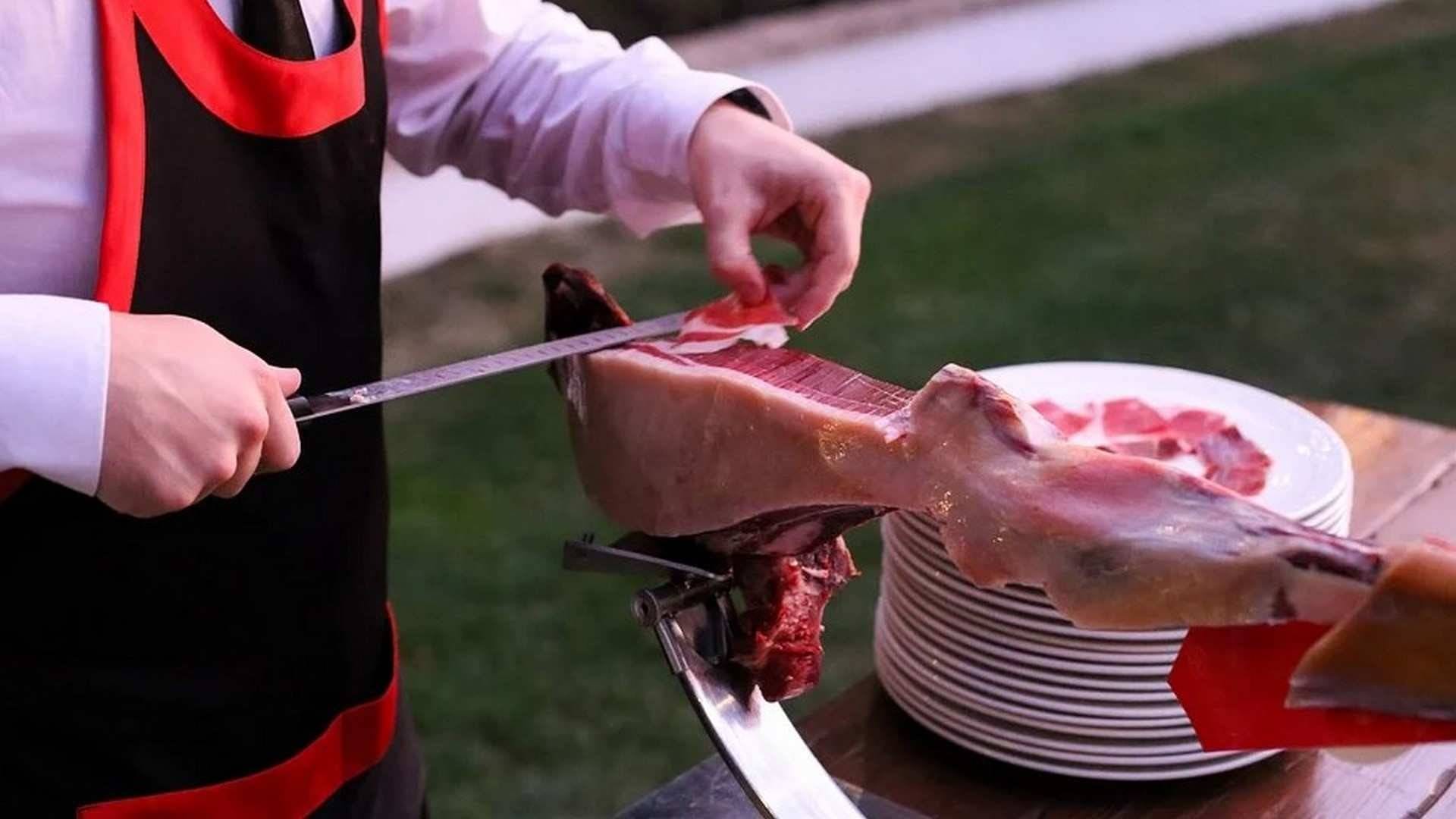 ¿Cómo cortar bien un Jamón Ibérico paso a paso?