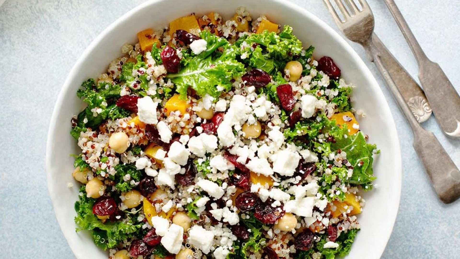Receta de ensalada de quinoa y queso fresco de Burgos