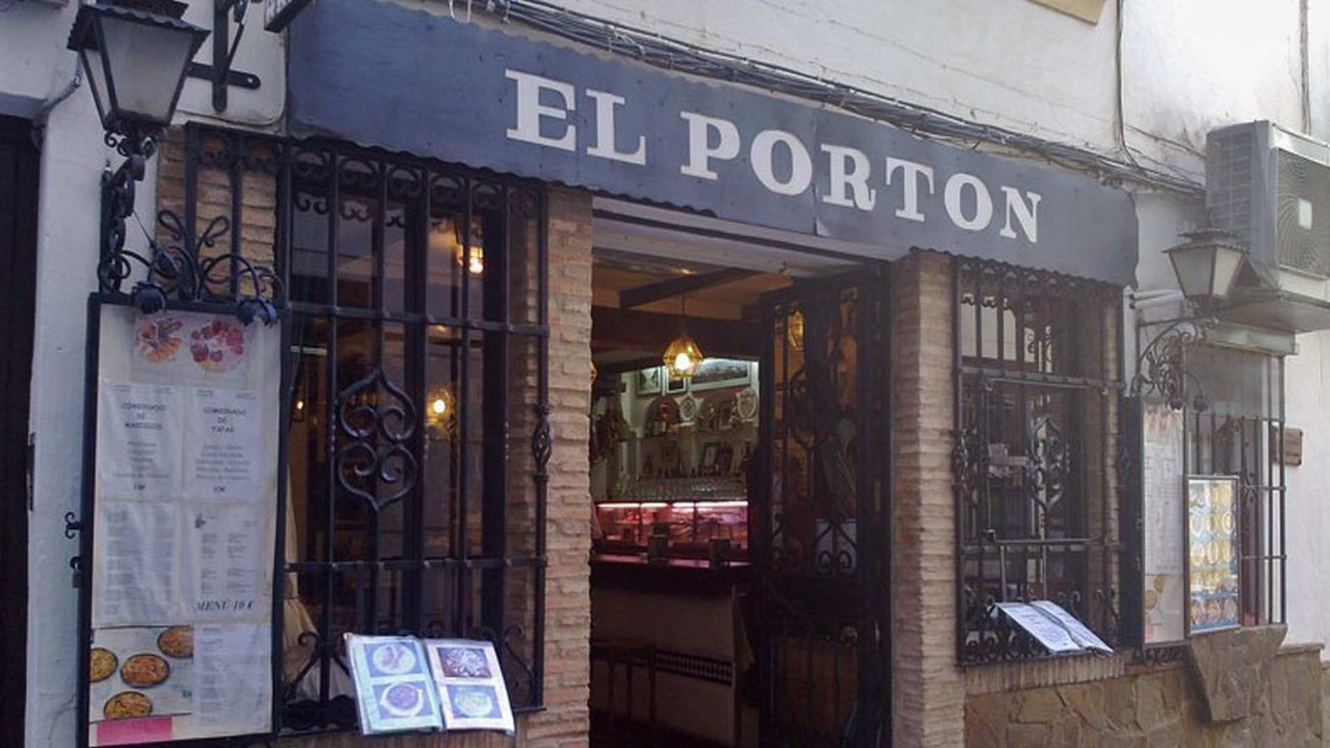 El Portón, situado en la calle Pedro Romero en Ronda