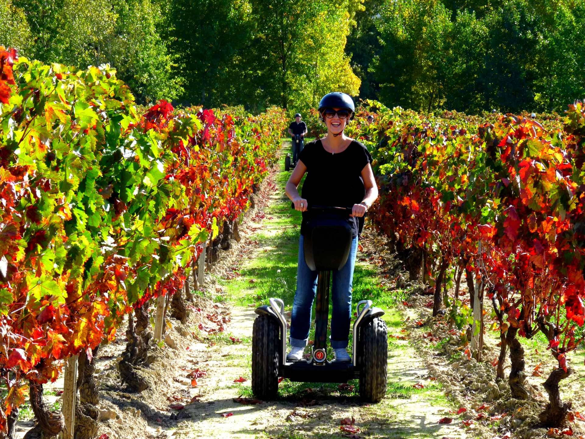Rutas en segway entre viñedos, una forma ecológica y divertida de conocer el origen del vino en La Rioja.