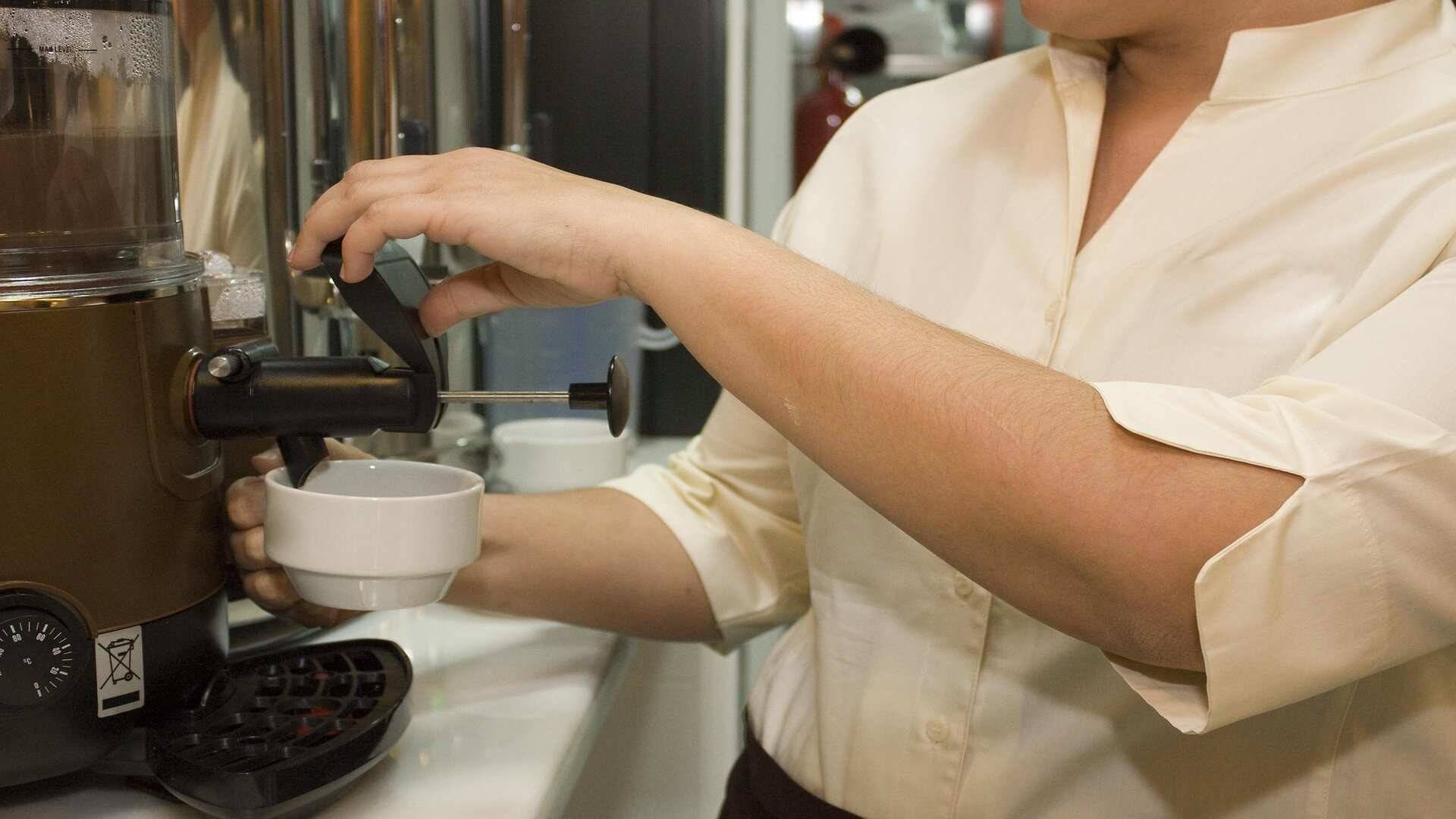 Consiste en una formación transversal para la mejorar las competencias de los profesionales de la hostelería